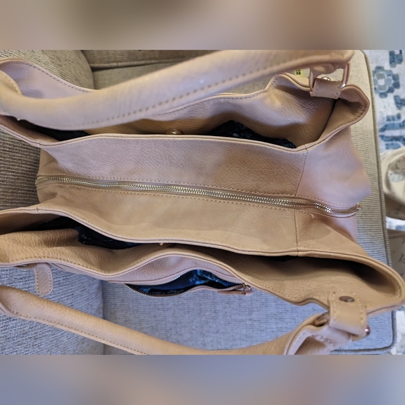 Moda Luxe Handbag - Picture 5 of 12